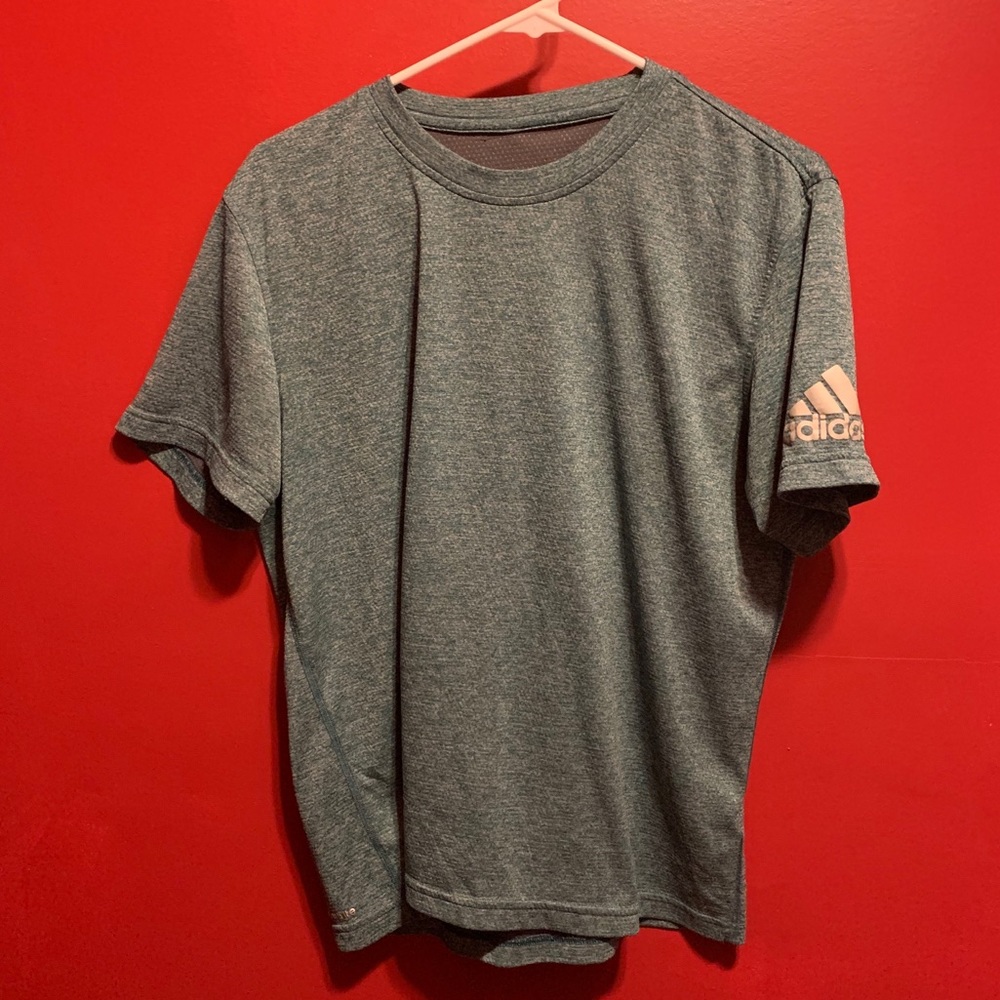 Men’s M/L adidas dri-fit tee